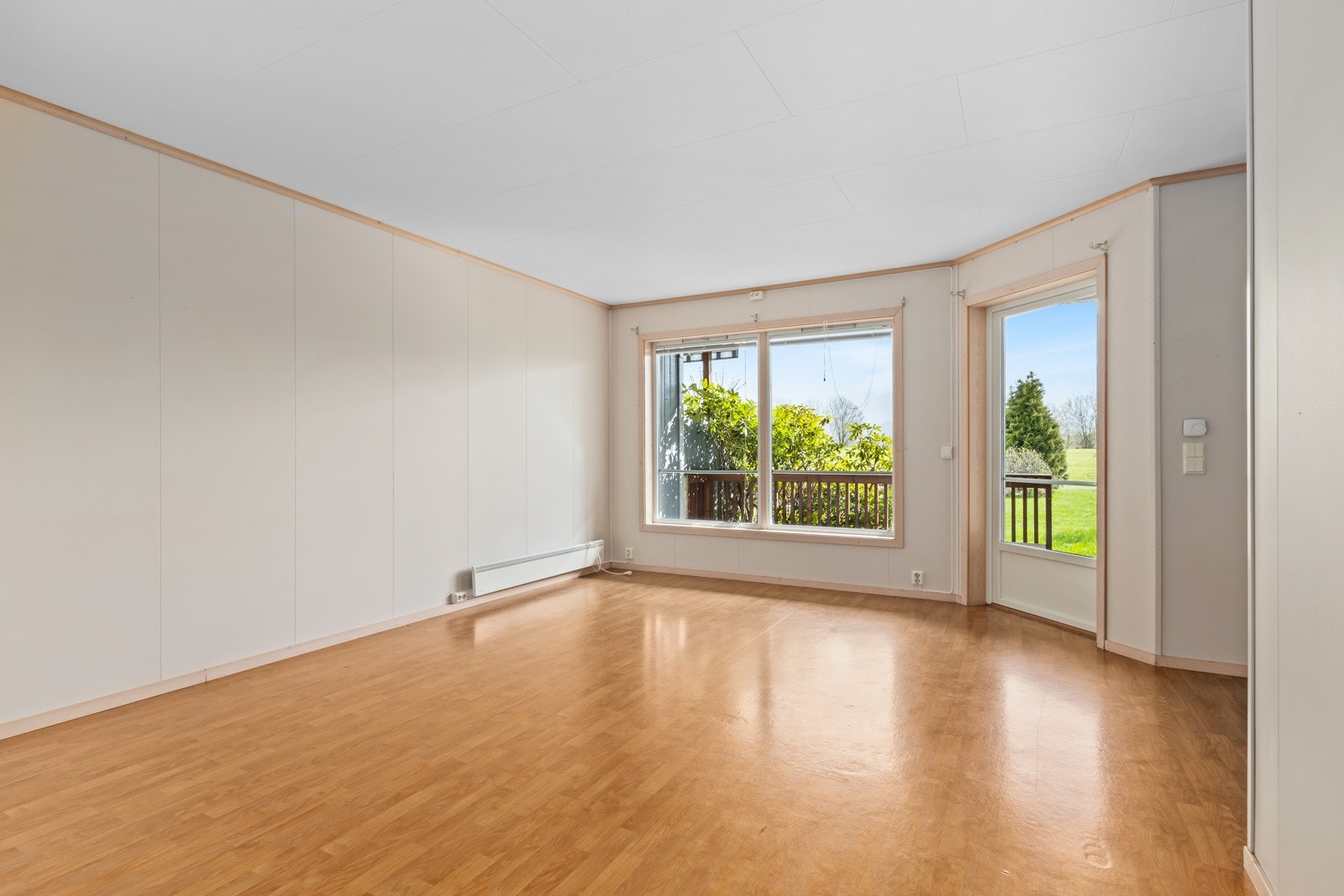 Store vindusflater mot sør gir godt med naturlig lysinnslipp. Galleribilde