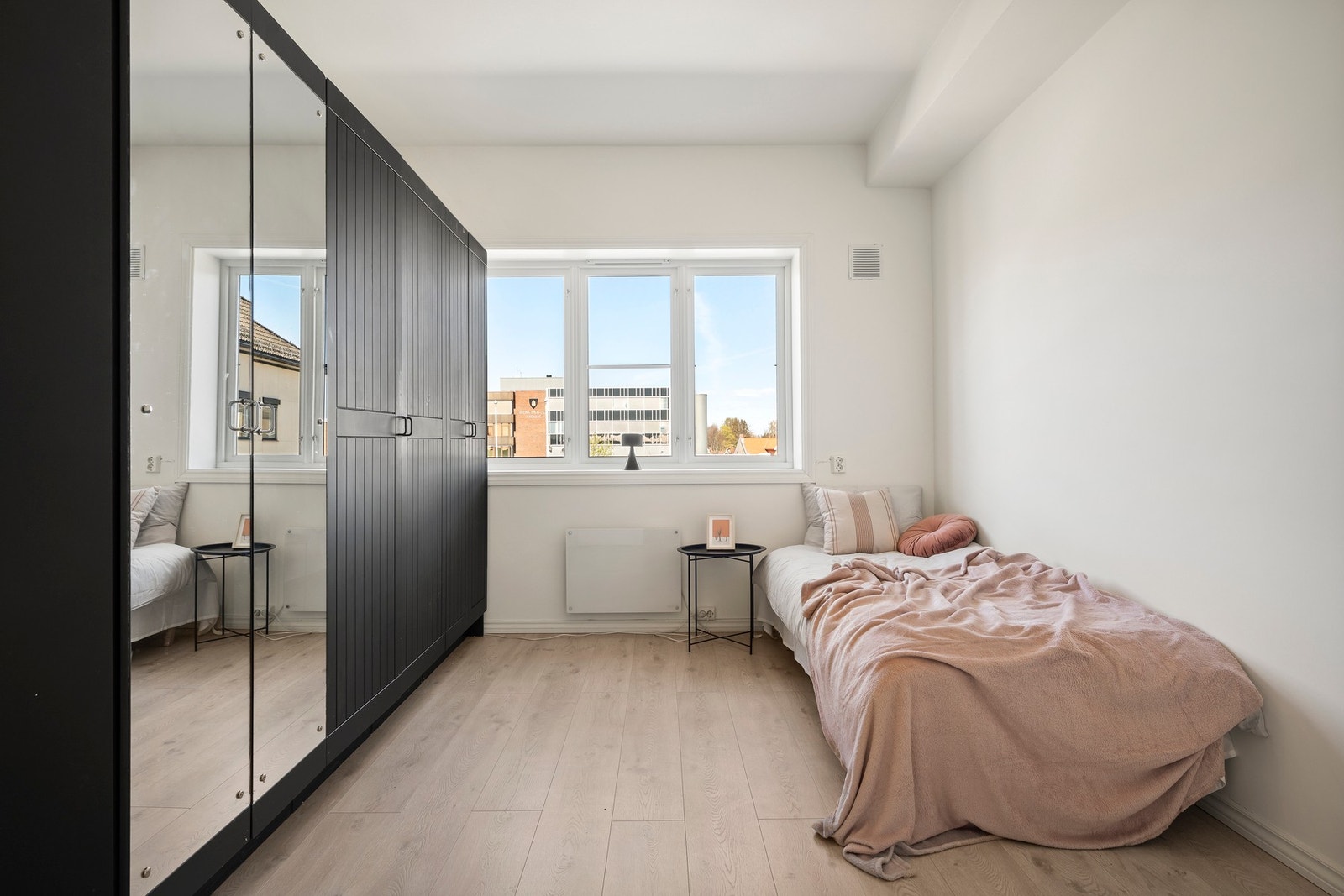 Adkomst til soverom 2 via entré. Galleribilde