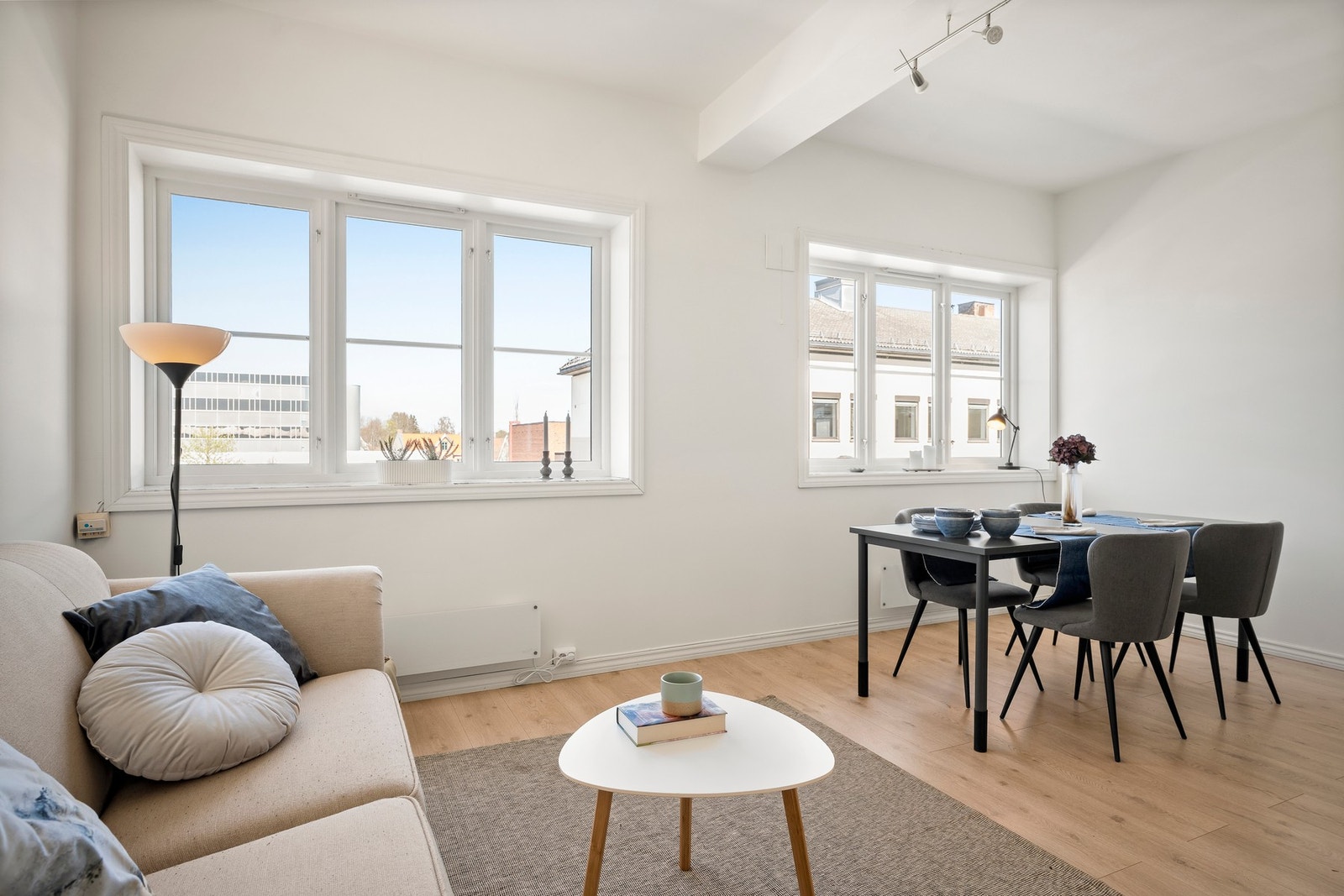 Stor og pen 3-roms leilighet med supersentral beliggenhet midt i Askim sentrum! Galleribilde