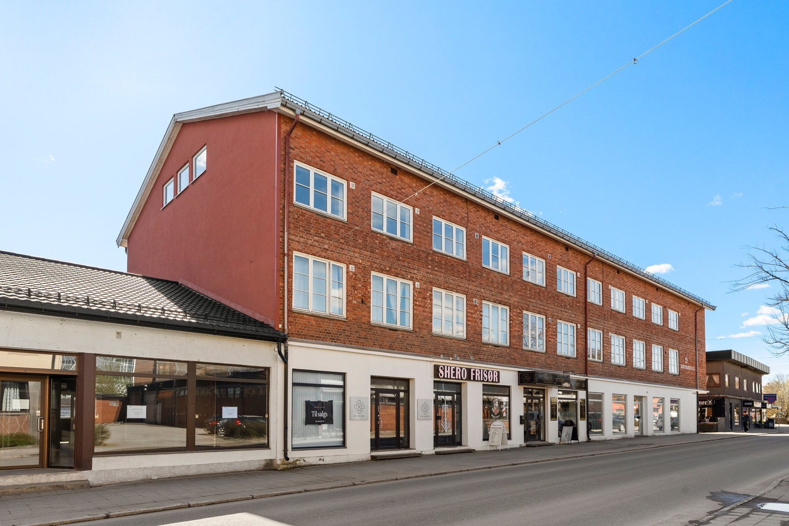 Fasade - Flott teglsteinsgård fra 1947. Galleribilde