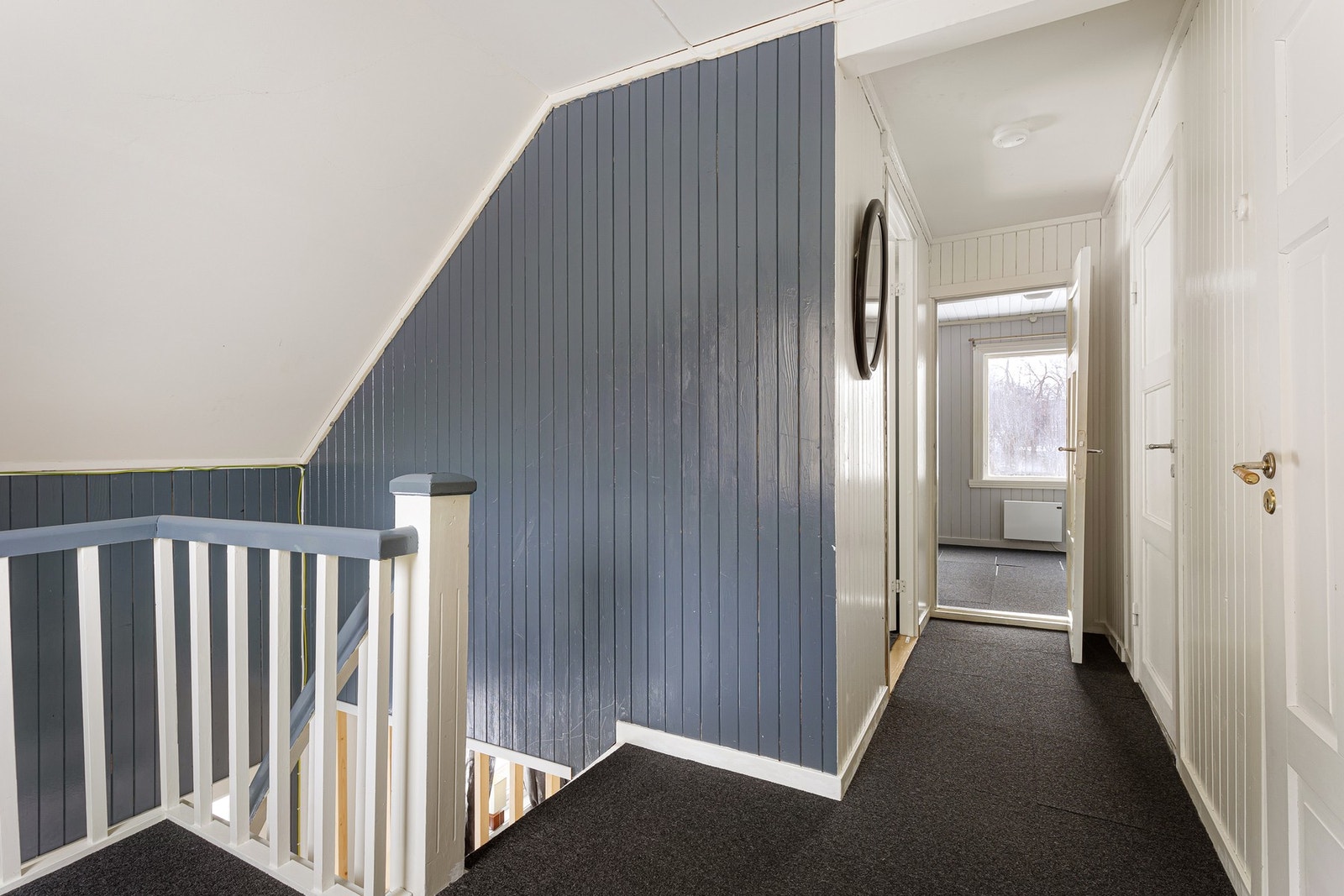 2. etasje består av 4 soverom, samt et rom som i dag benyttes til oppbevaring/bod Galleribilde