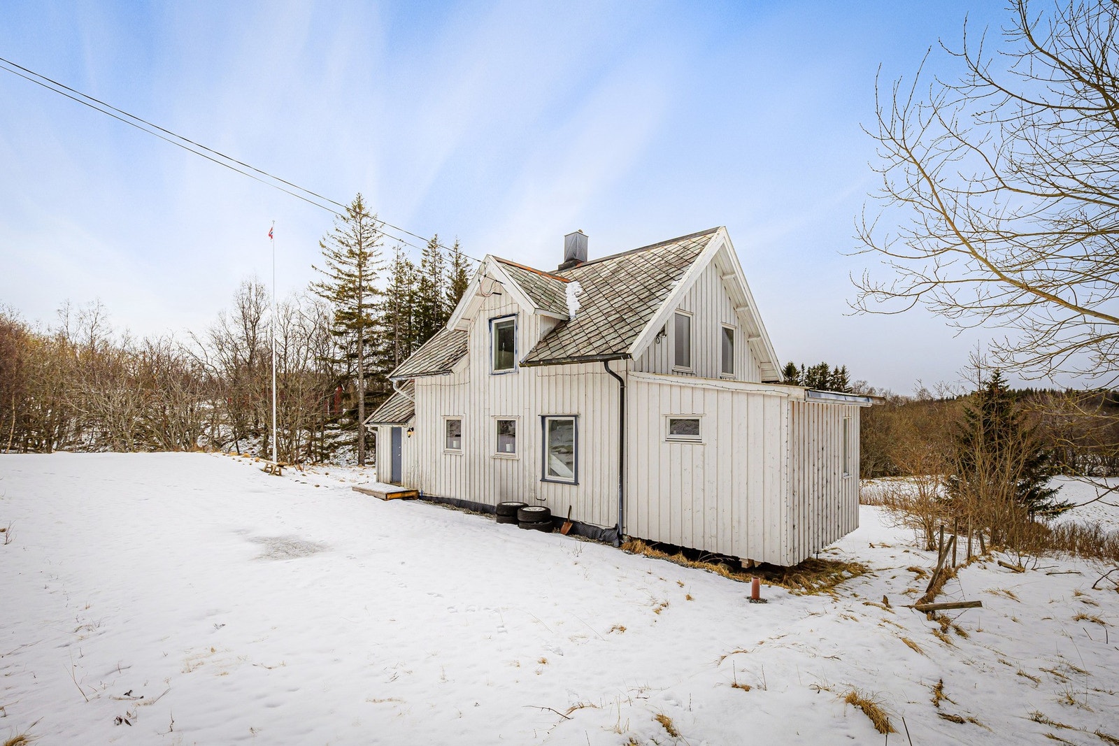 Stor tomt på nesten 1,5 mål like utenfor sentrum av Engavågen. Velkommen til visning! Galleribilde