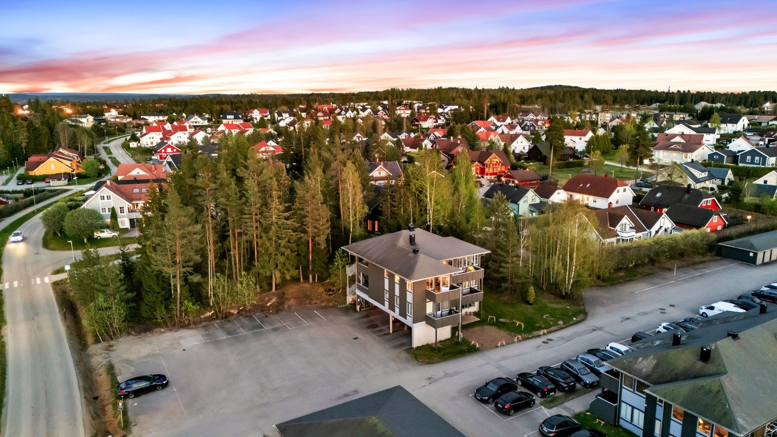 En liten sykkeltur unna ligger populære Nordbytjernet som er et av de flotteste friluftsområdene i Ullensaker. Galleribilde