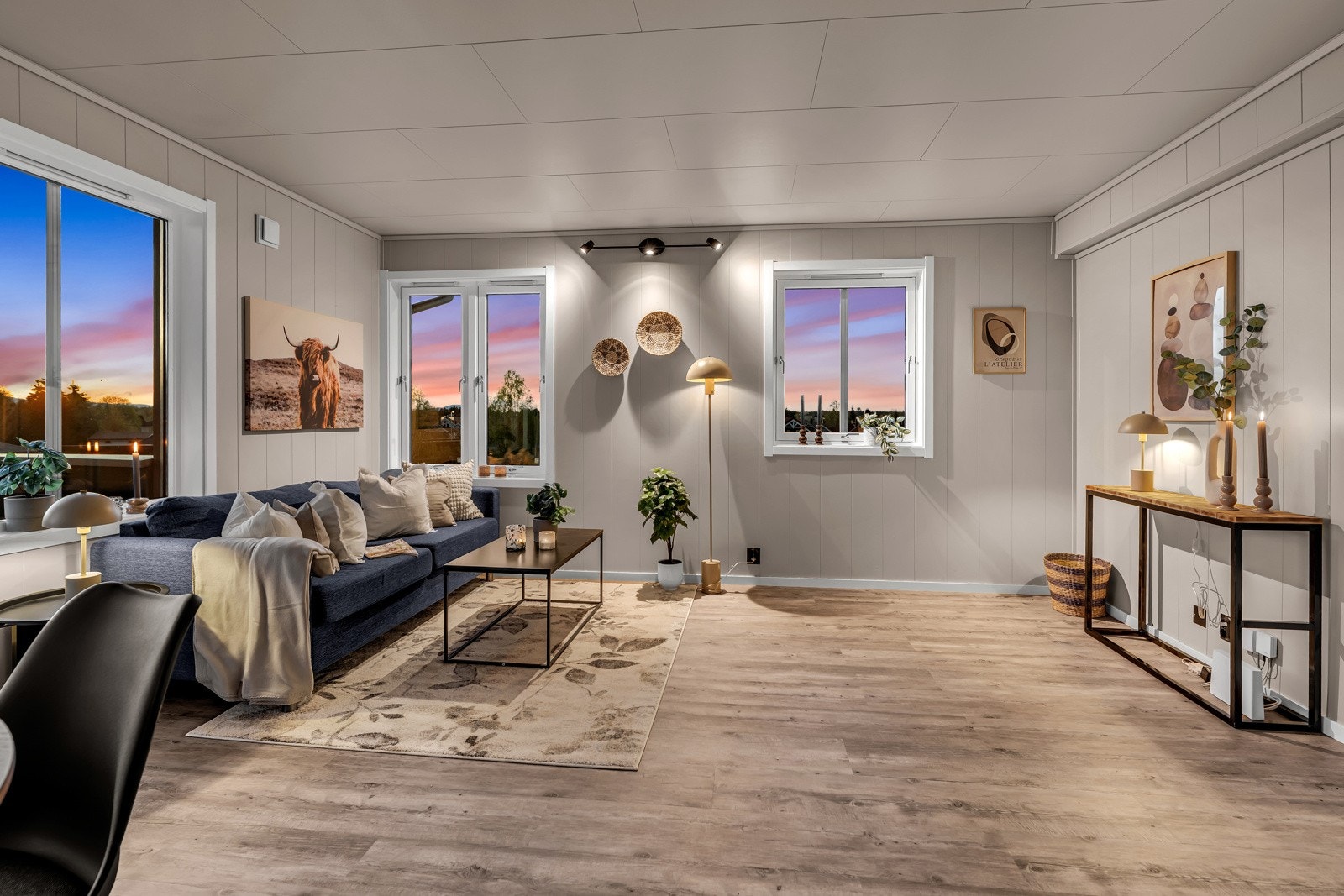 Leiligheten har en praktisk og åpen planløsning, som gjør at den er enkel å møblere etter eget behov Galleribilde