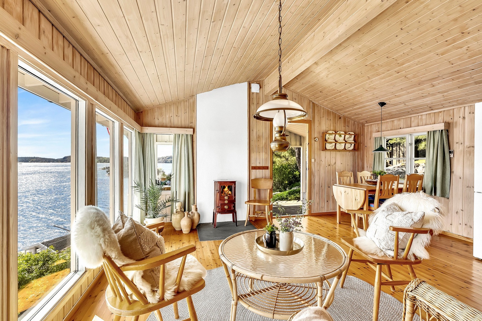 Det er også montert en ovn som gir mulighet for ekstra varme på kjølige dager. Galleribilde