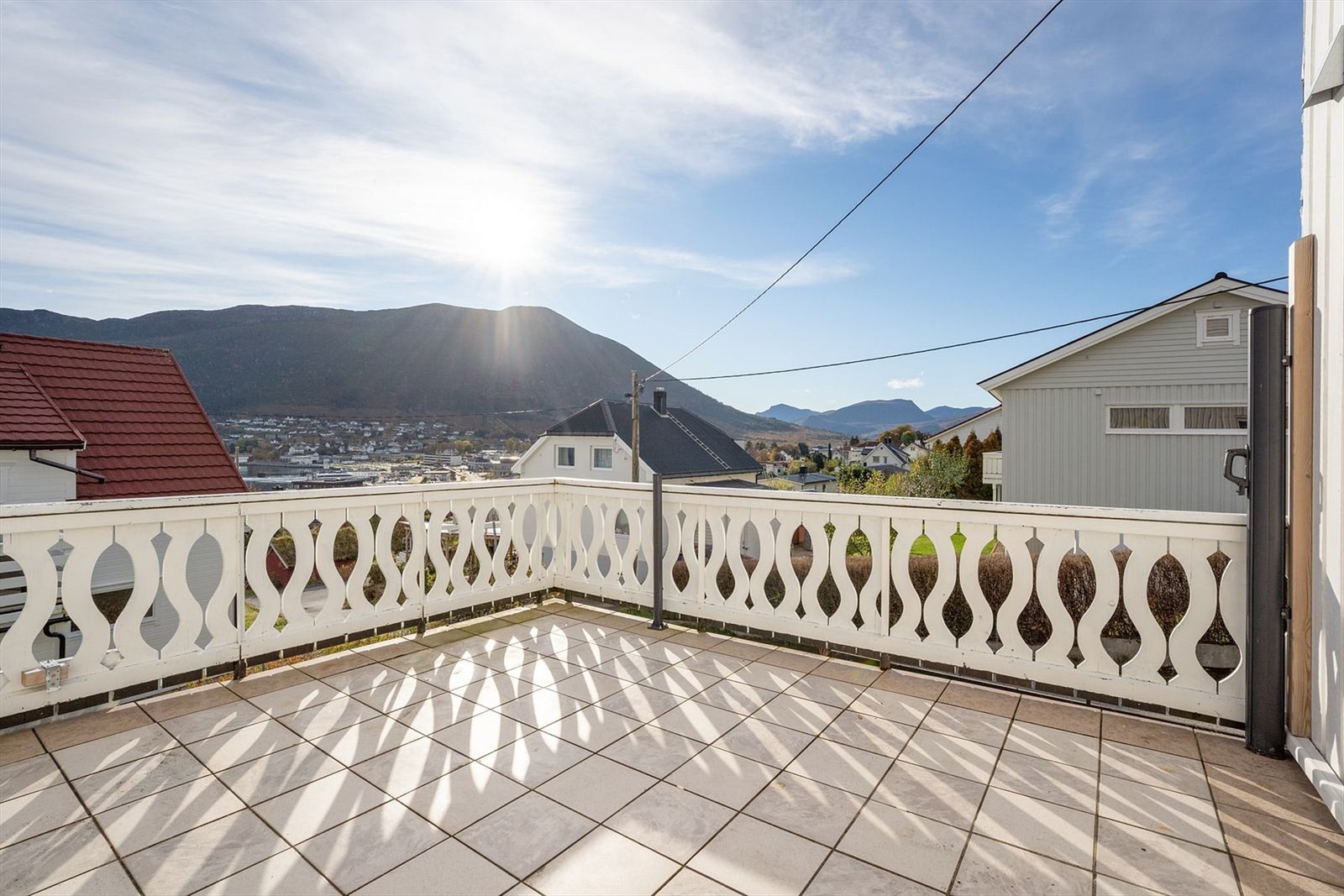 Romslig terrasse med god utsikt. Galleribilde