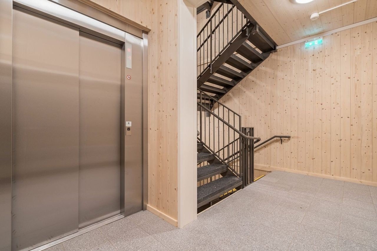 Trapperom med heis.jpg Galleribilde