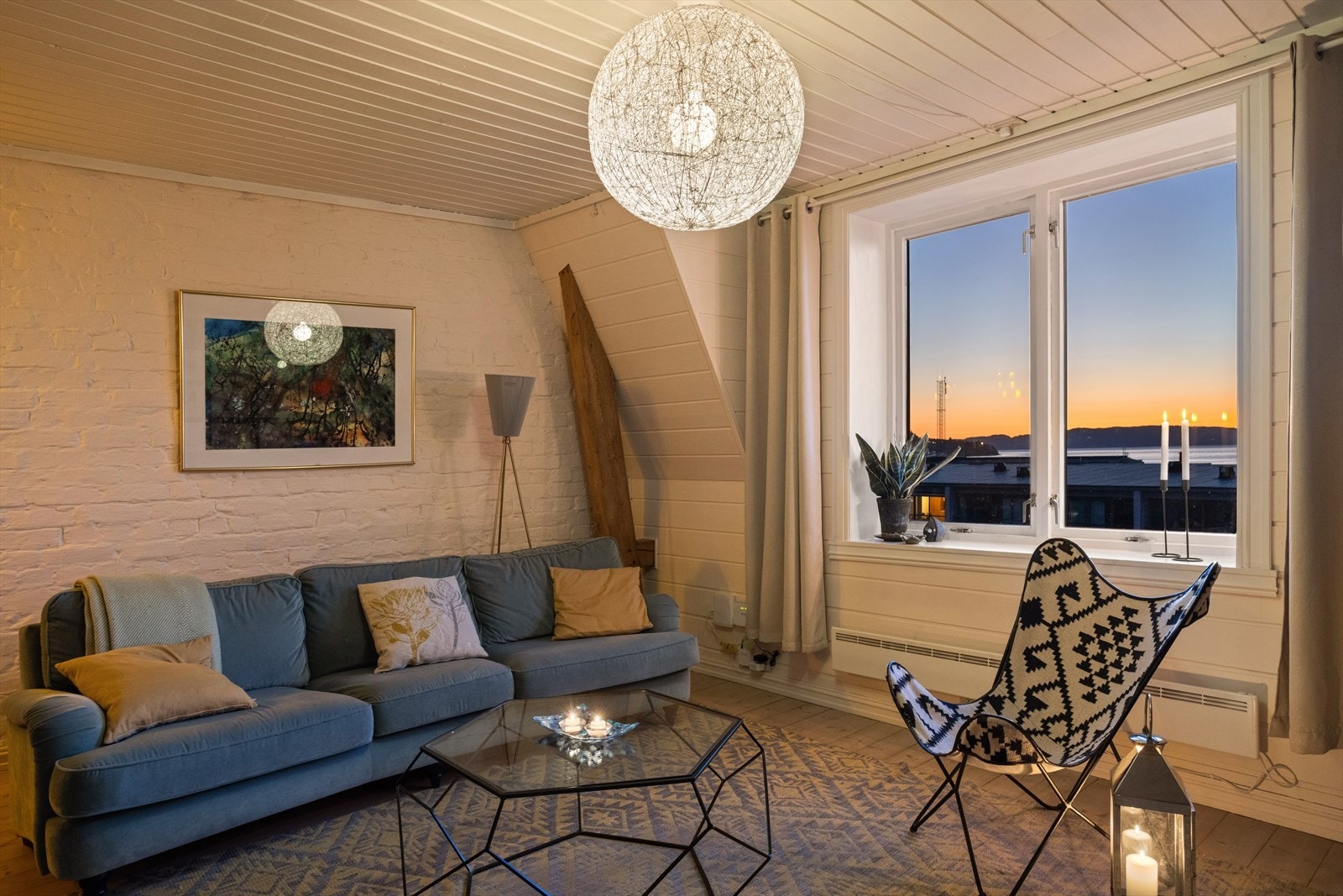 DNB Eiendom ønsker deg velkommen til Sandgata 31. En lys og luftig selveier toppleilighet med utmerket beliggenhet og fin fjordutsikt. Galleribilde