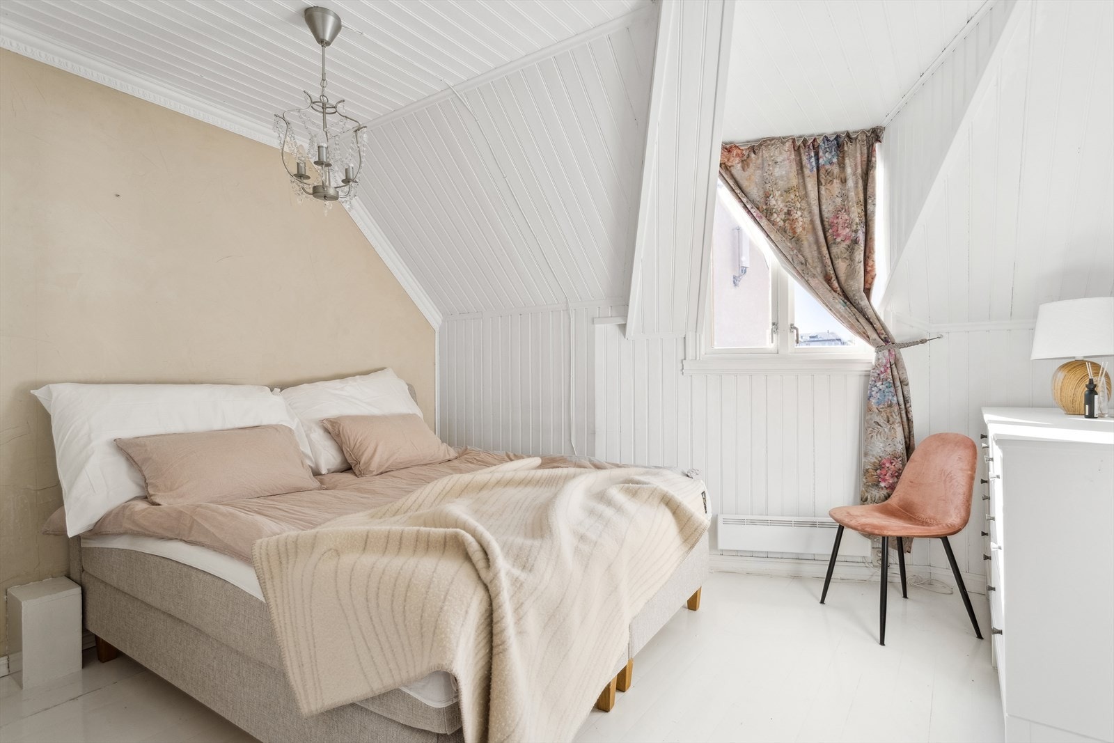 Hovedsoverommet er på 12 m² har god plass til dobbelseng. Galleribilde