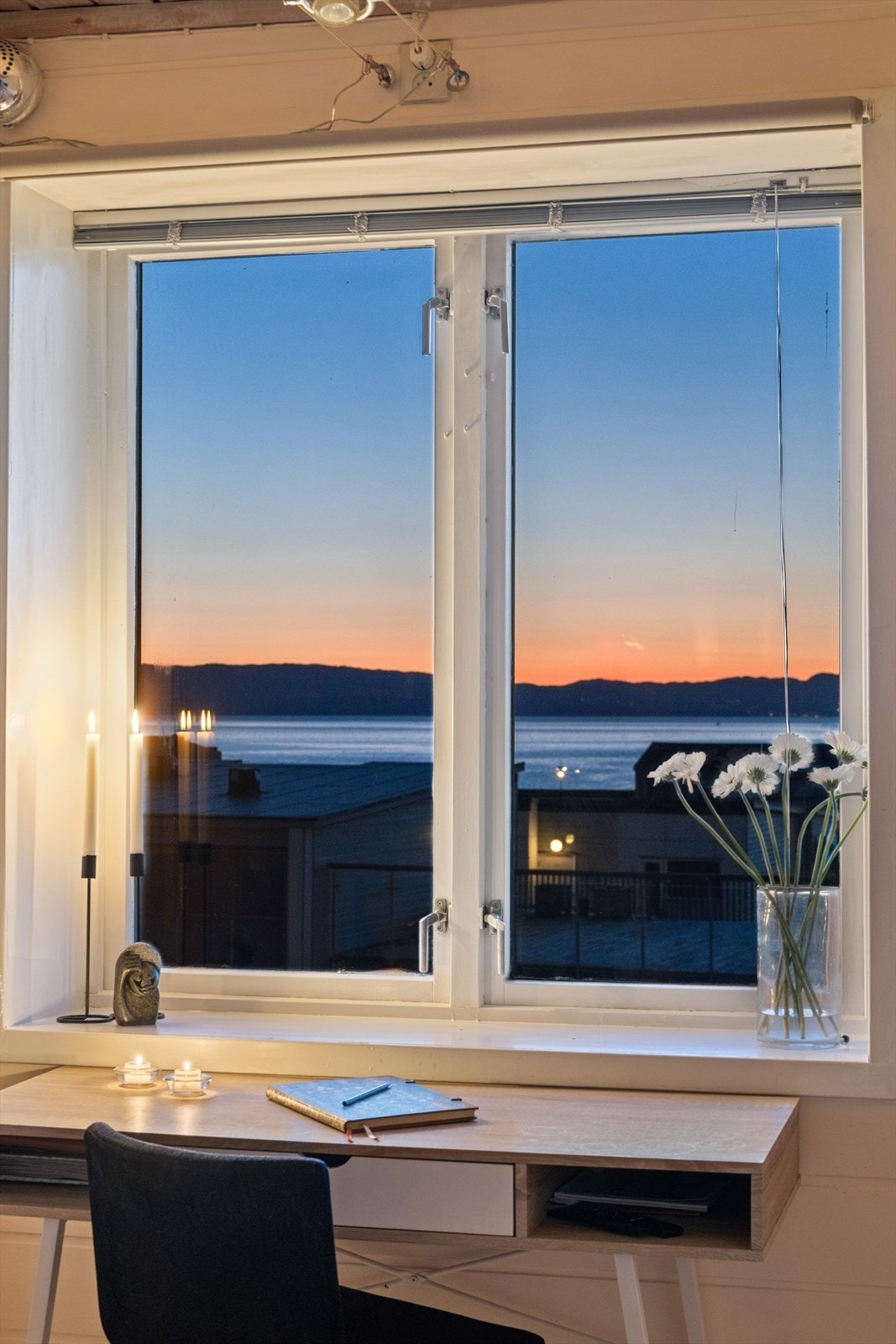 Hjemmekontor med fjordutsikt. Galleribilde