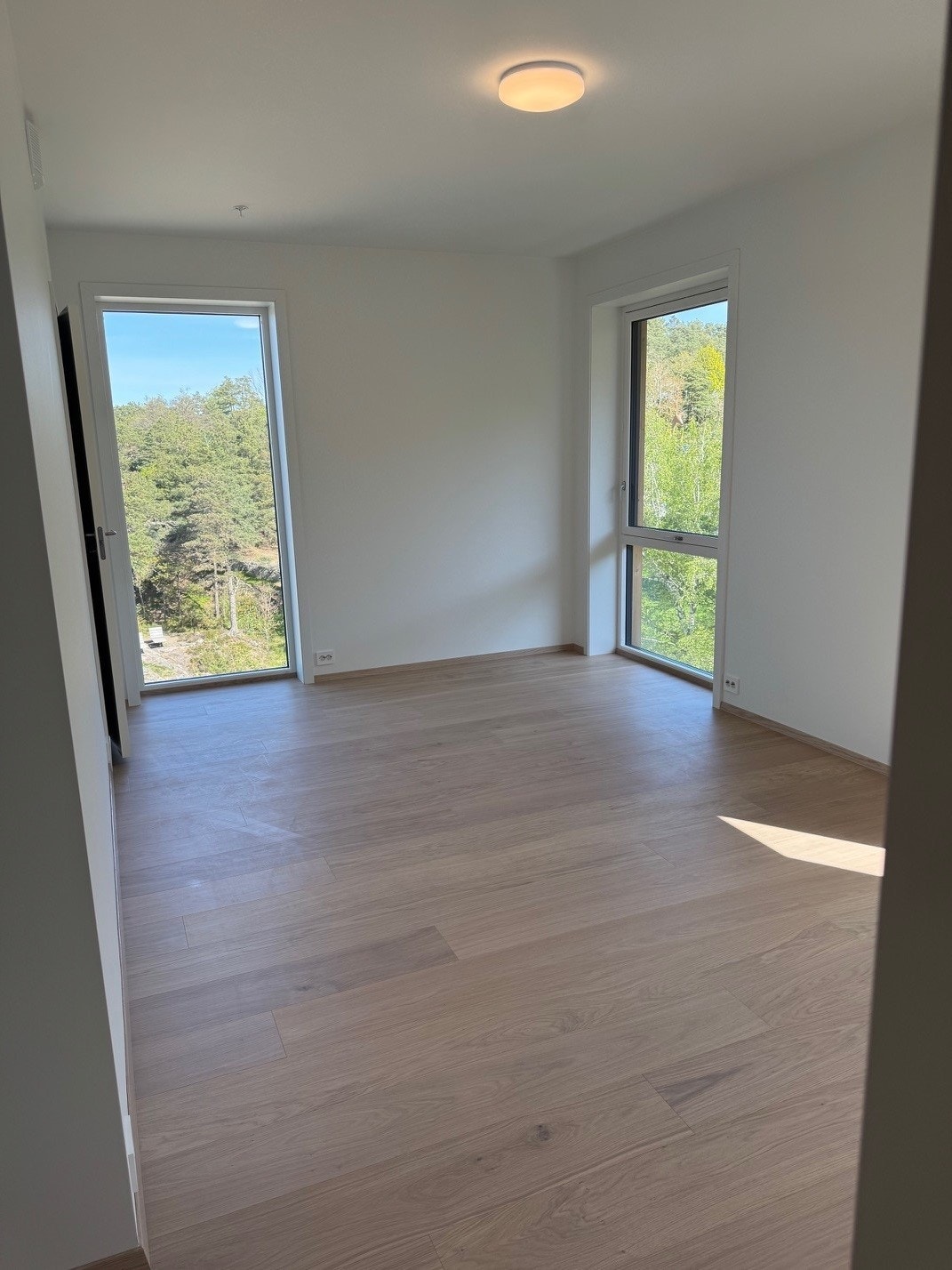 Soverom med inngang til eget delikat bad Galleribilde