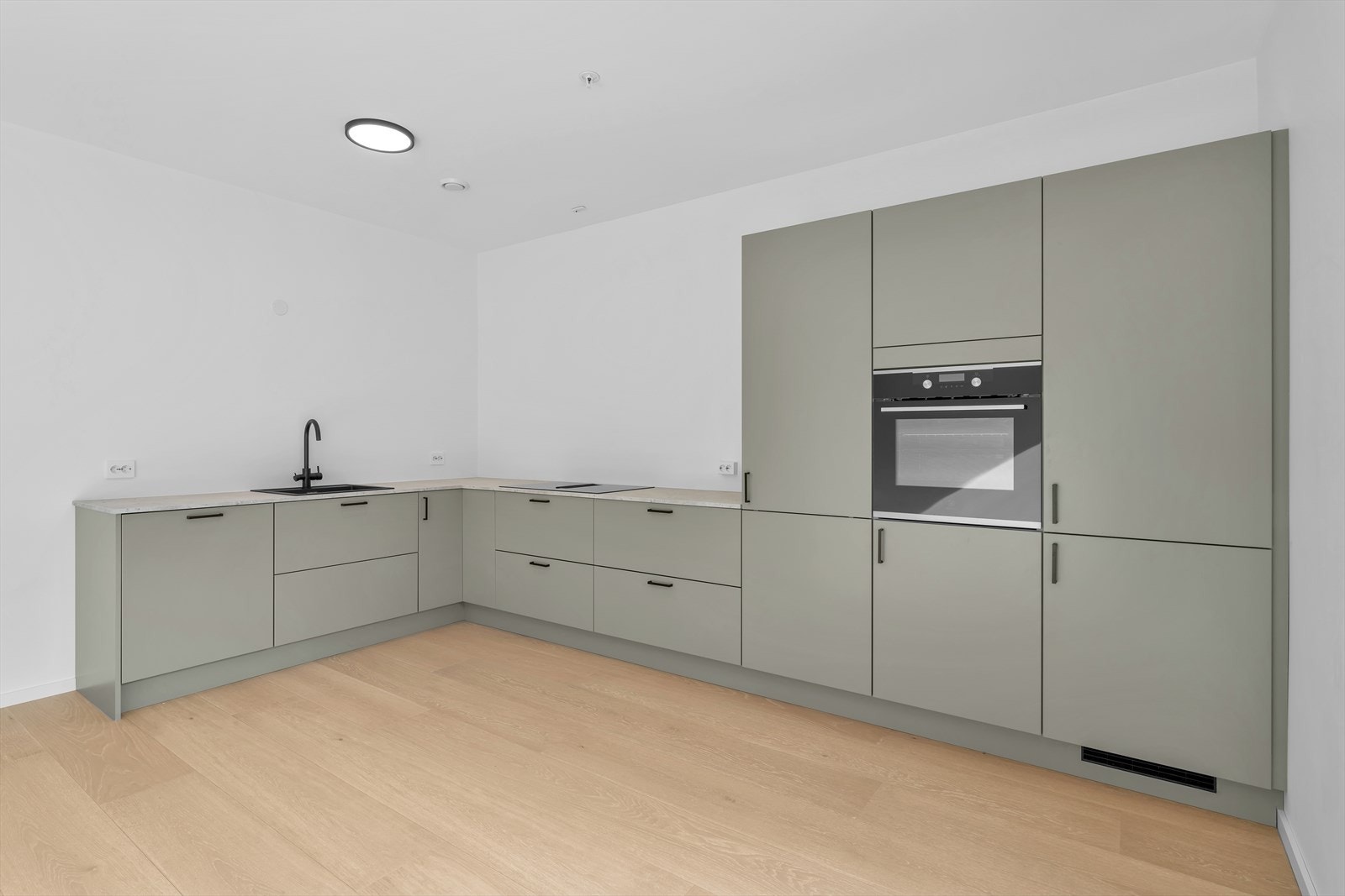 God plass til spiseplass på kjøkkenet Galleribilde