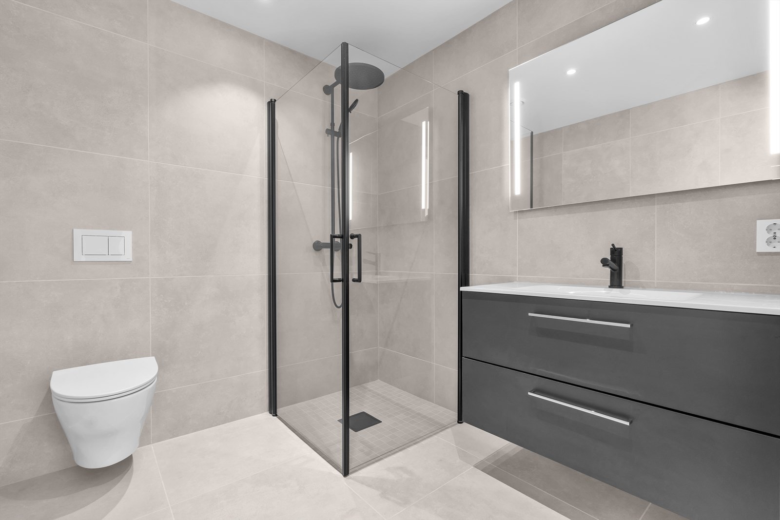 Baderom 1. etasje med opplegg for vaskemaskin Galleribilde