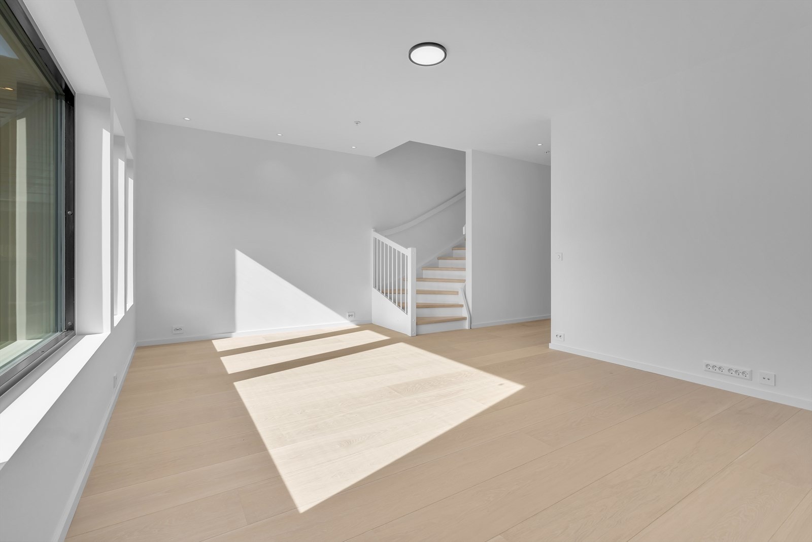 Trapp videre til boligens toppetasje Galleribilde