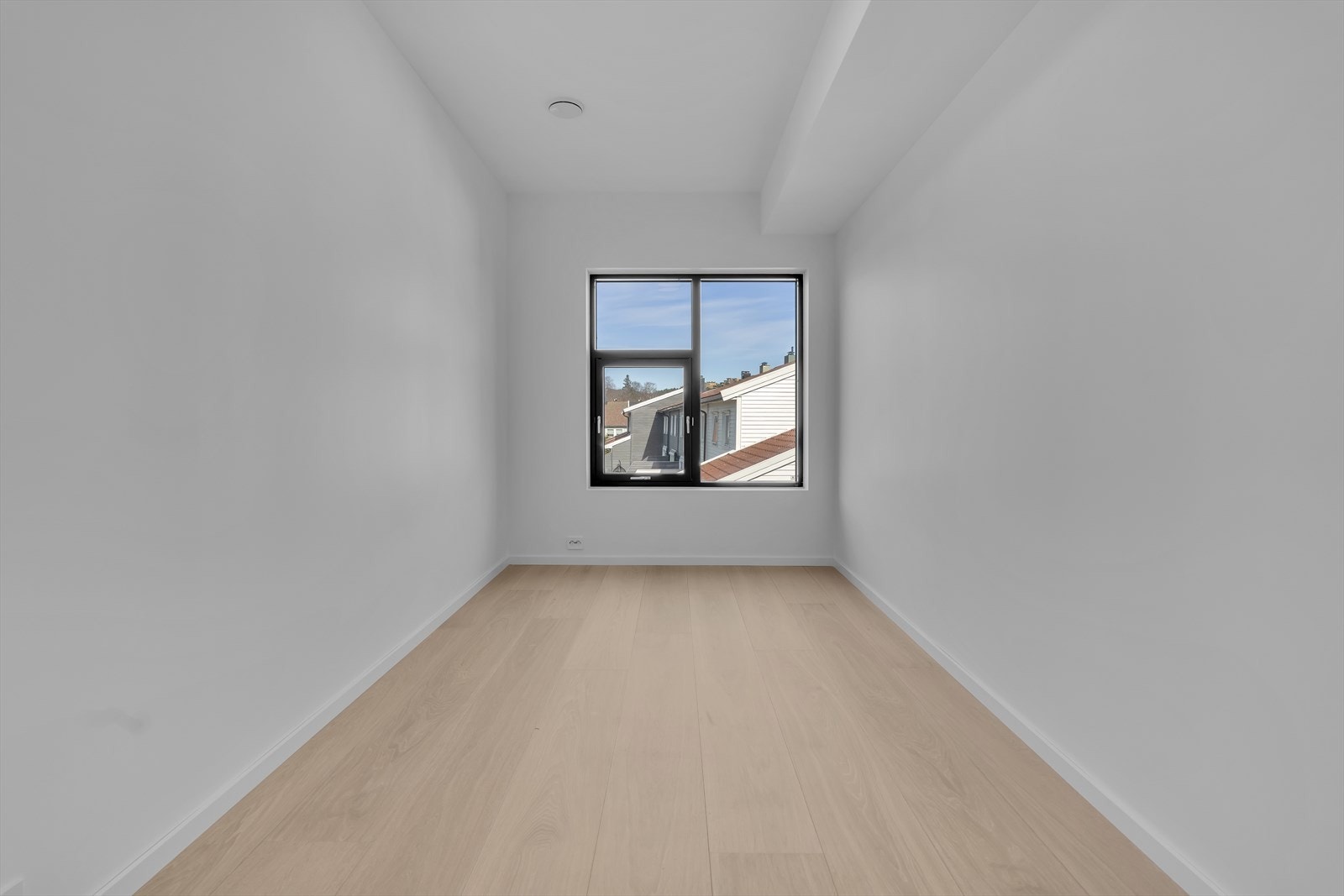 Plass til garderobeløsning i motsatt ende Galleribilde