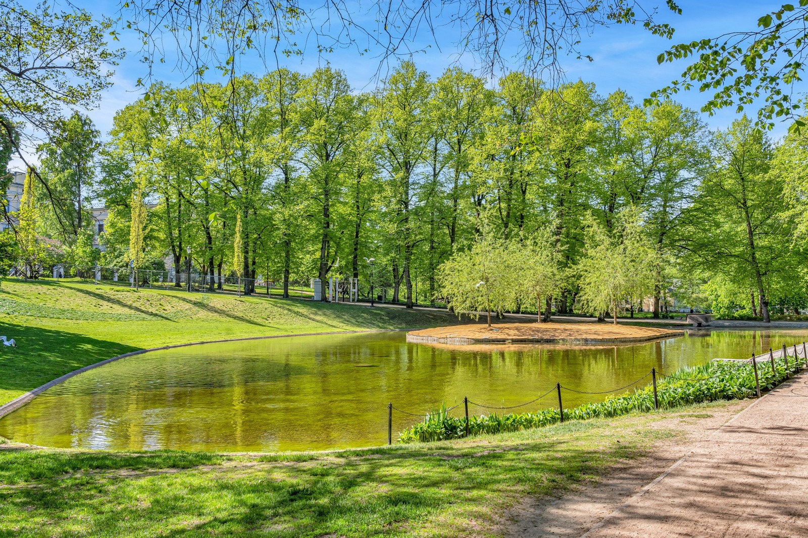 Nydelige Slottsparken rett rundt hjørnet Galleribilde