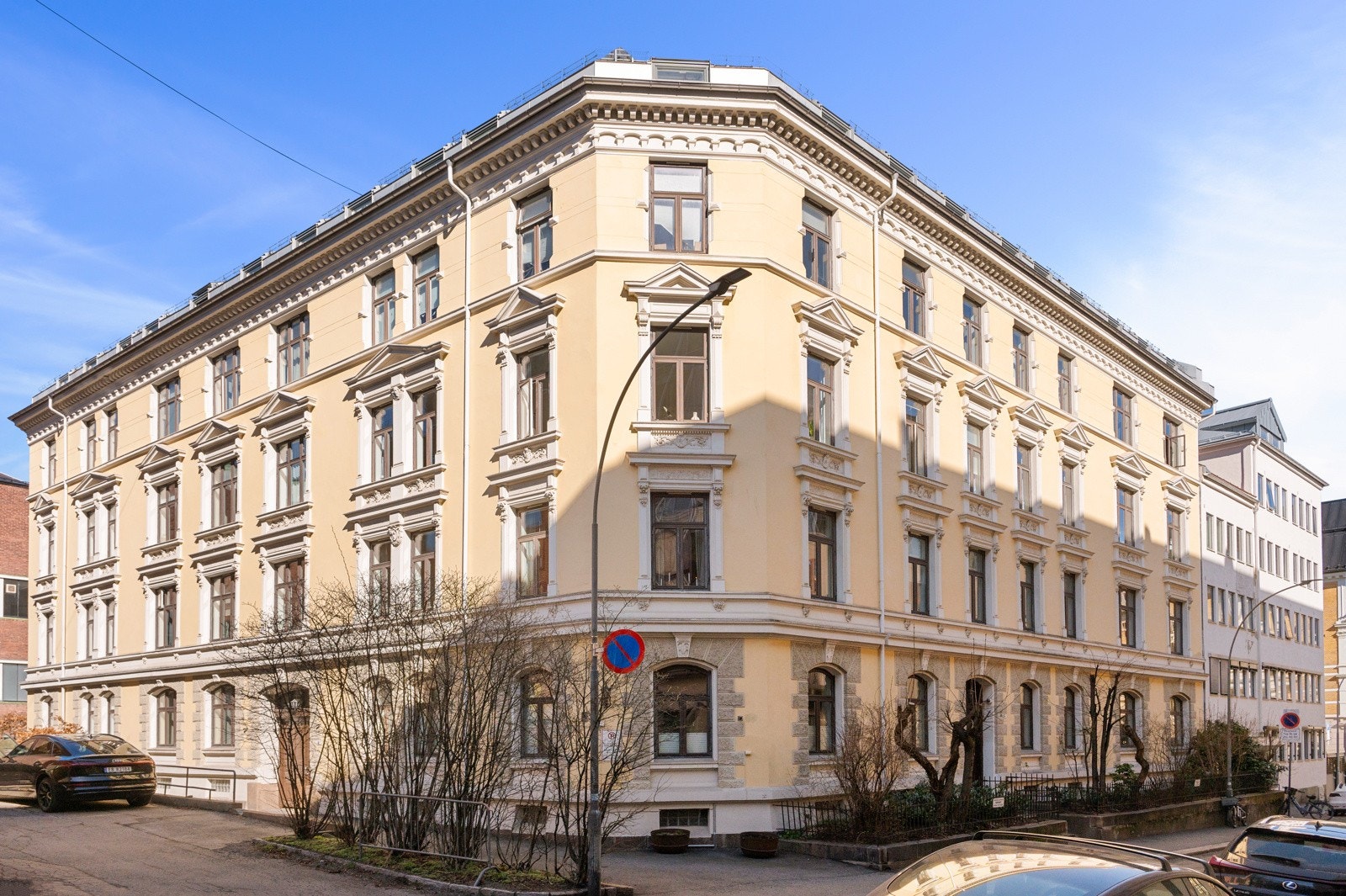 Flott og klassisk bygård med sentral beliggenhet rett ved Slottsparken. Galleribilde