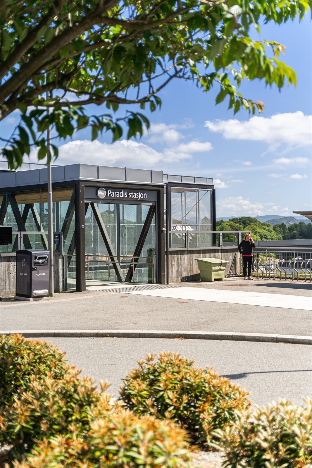 Nærmiljø - Paradis togstasjon. Galleribilde