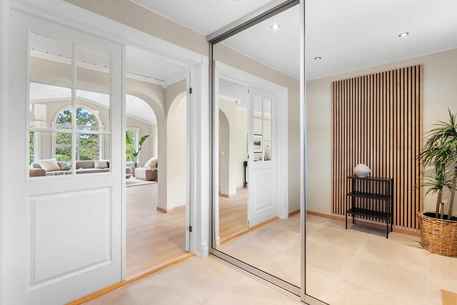 Entrè/ hall. Galleribilde