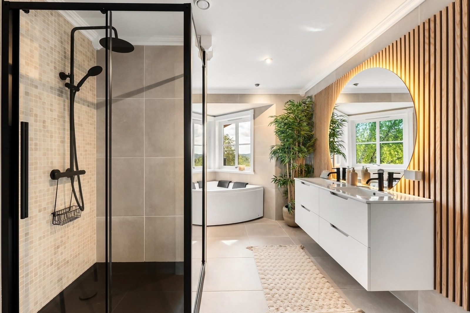 Delikat, flislagt bad. Galleribilde