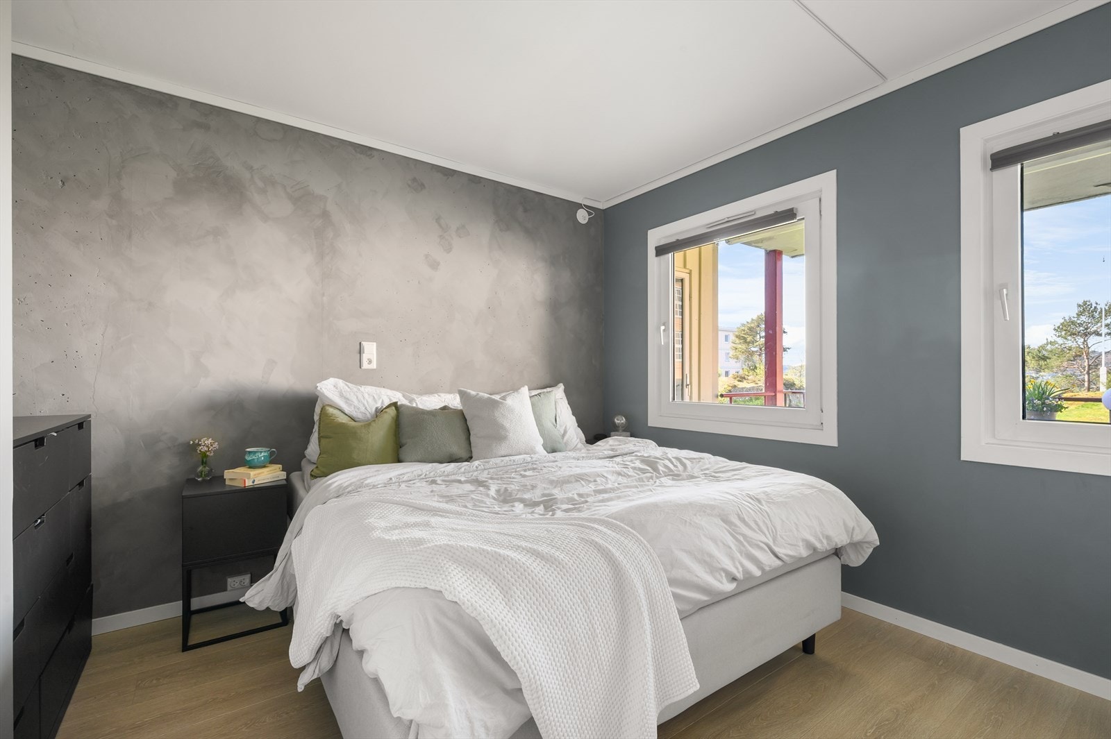 Store vindusflater gir godt med lysinnslipp Galleribilde