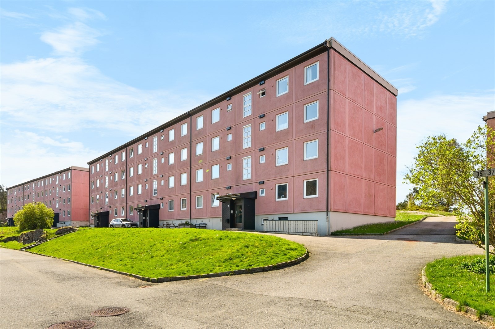 En nydelig 3-roms leilighet med god standard, flott utsikt, og vestvendt balkong. Galleribilde