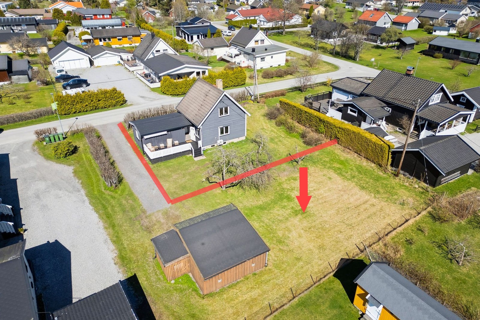 EIE Råholt v/Roksana Risberg presenterer denne romslige og solrike tomten sentralt på Råholt (markert på bildet, avvik kan forekomme). Galleribilde