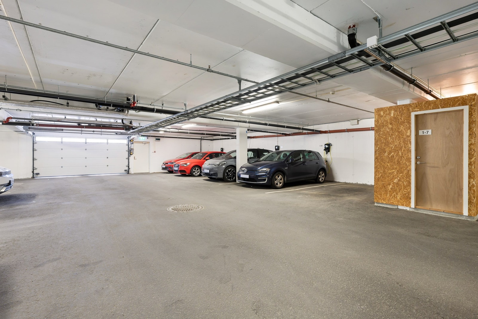 Fast parkeringsplass i garasjen med el-lader medfølger leiligheten. Galleribilde