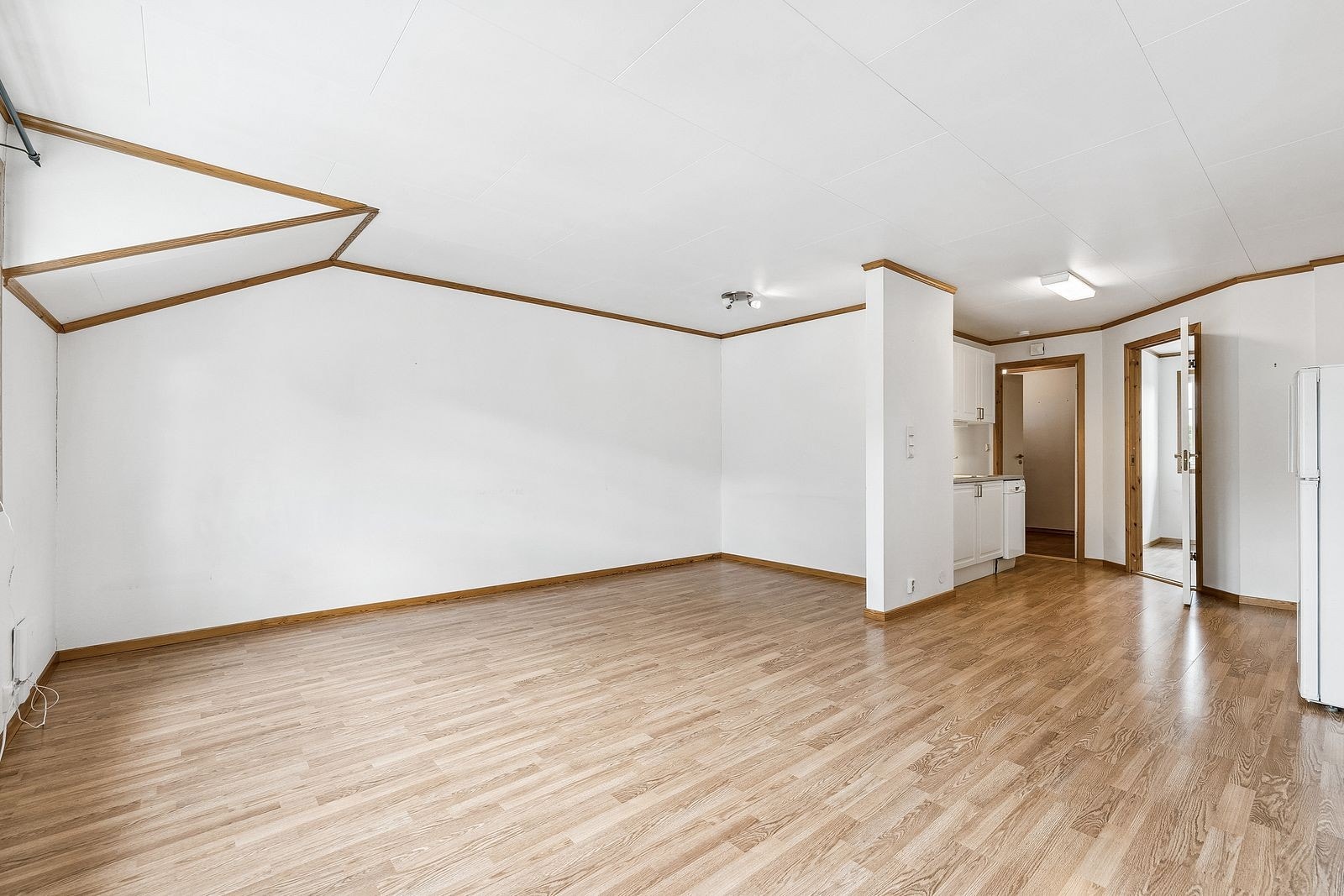 Åpen stue og kjøkkenløsning med enkel adkomst Galleribilde