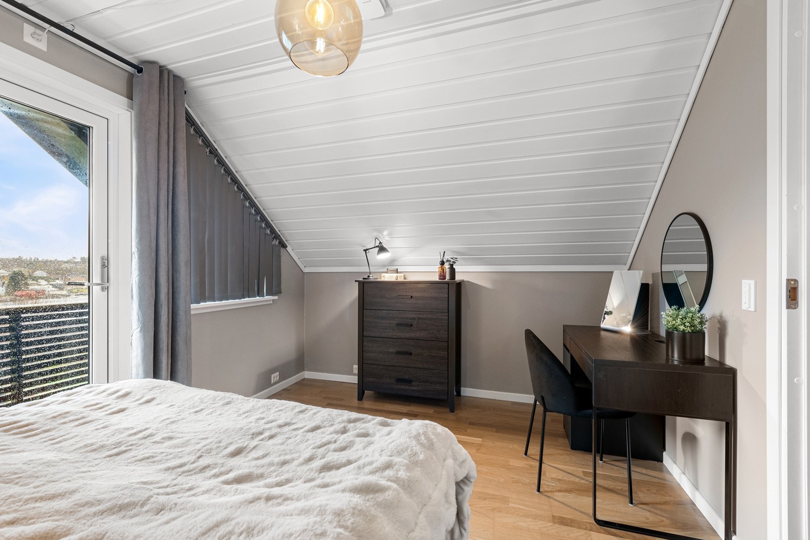 Soverom på loft Galleribilde