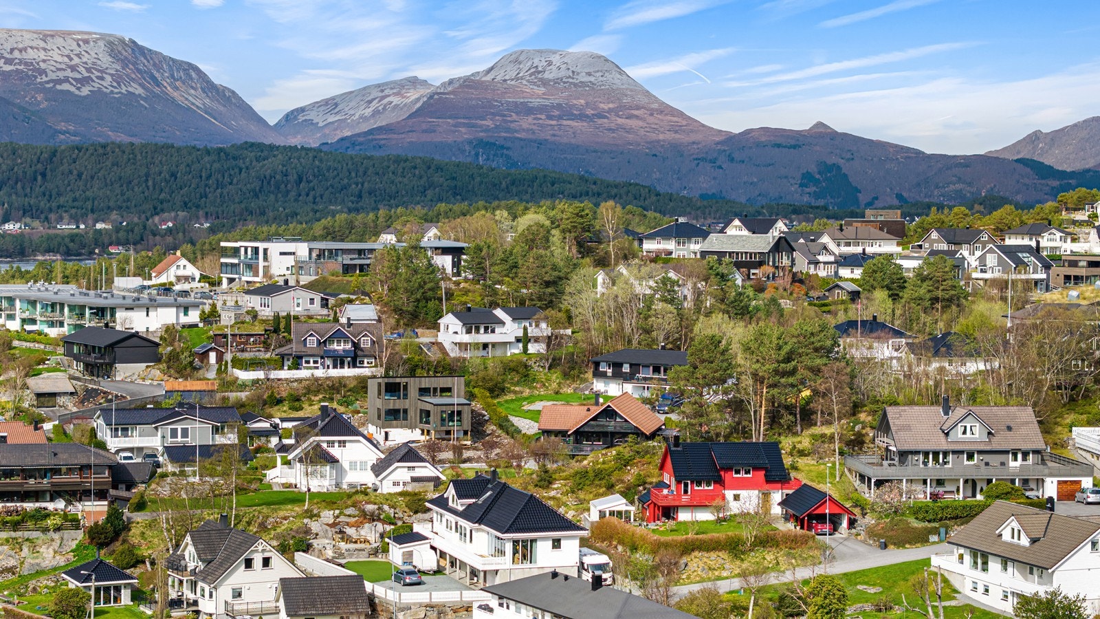 Eiendommen ligger i et godt etablert nabolag Galleribilde