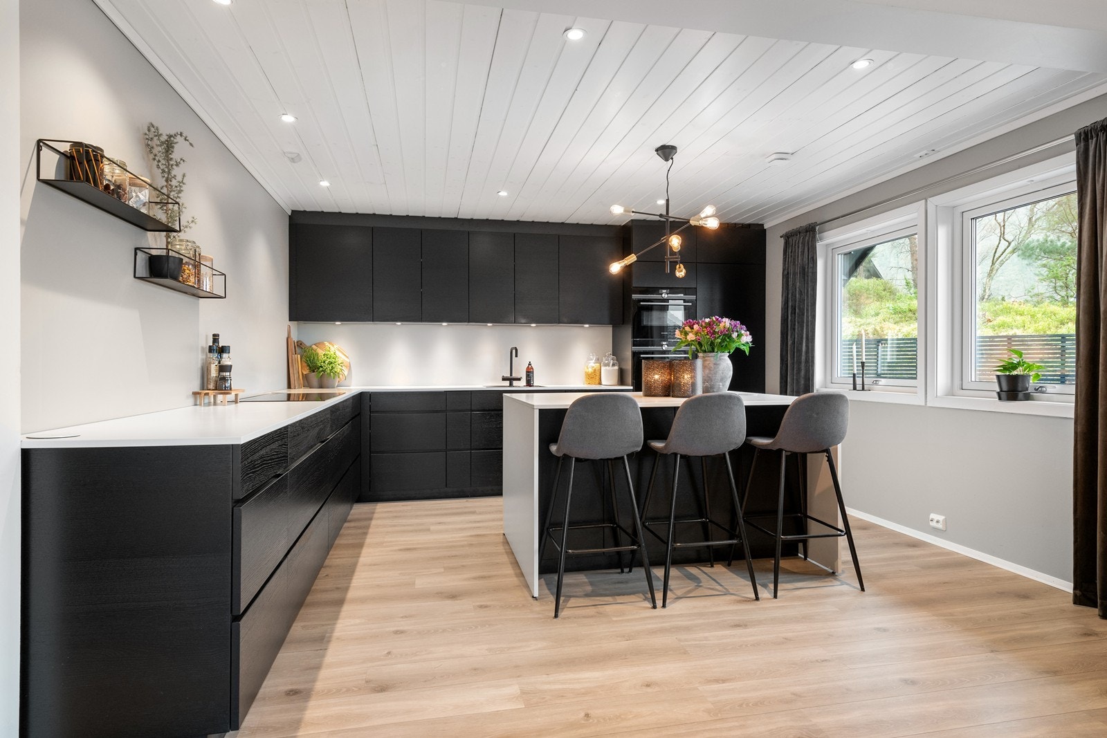 Moderne kjøkkeninnredning fra KVIK (montert 2019/2020) Galleribilde