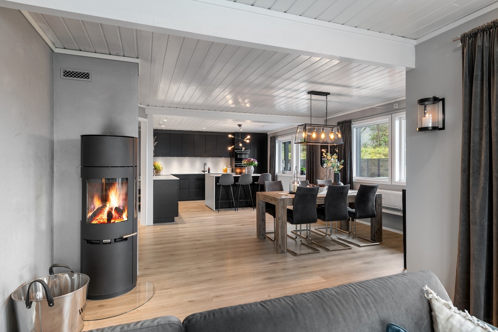 Stue mot kjøkken Galleribilde