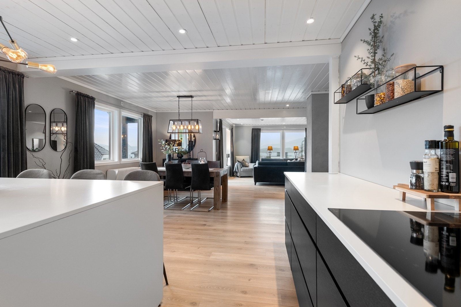 Kjøkken mot stue Galleribilde