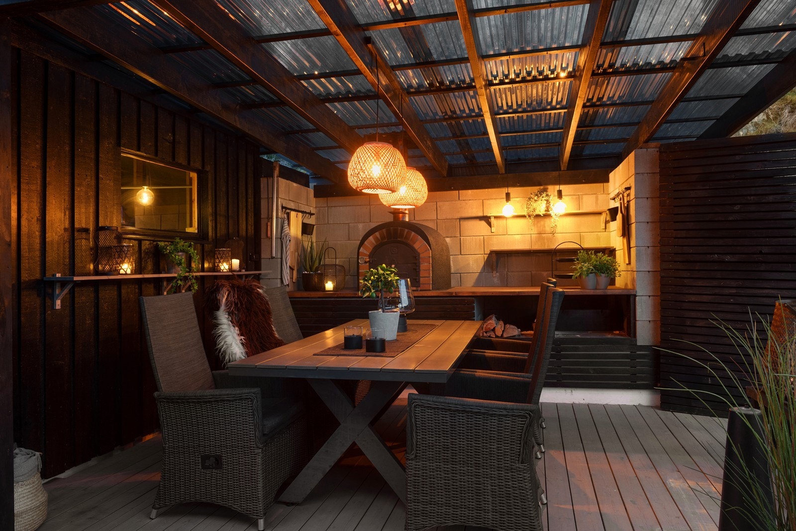 Hagestue med pizzaovn Galleribilde