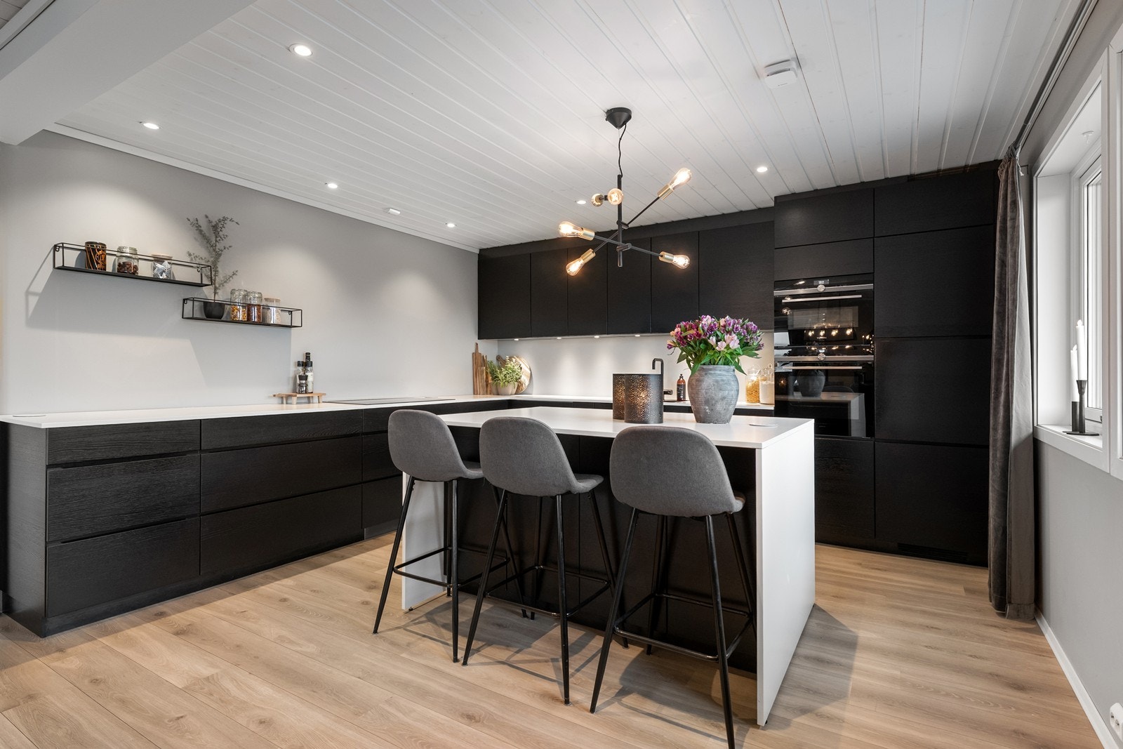 Moderne kjøkkeninnredning fra KVIK (montert 2019/2020) Galleribilde