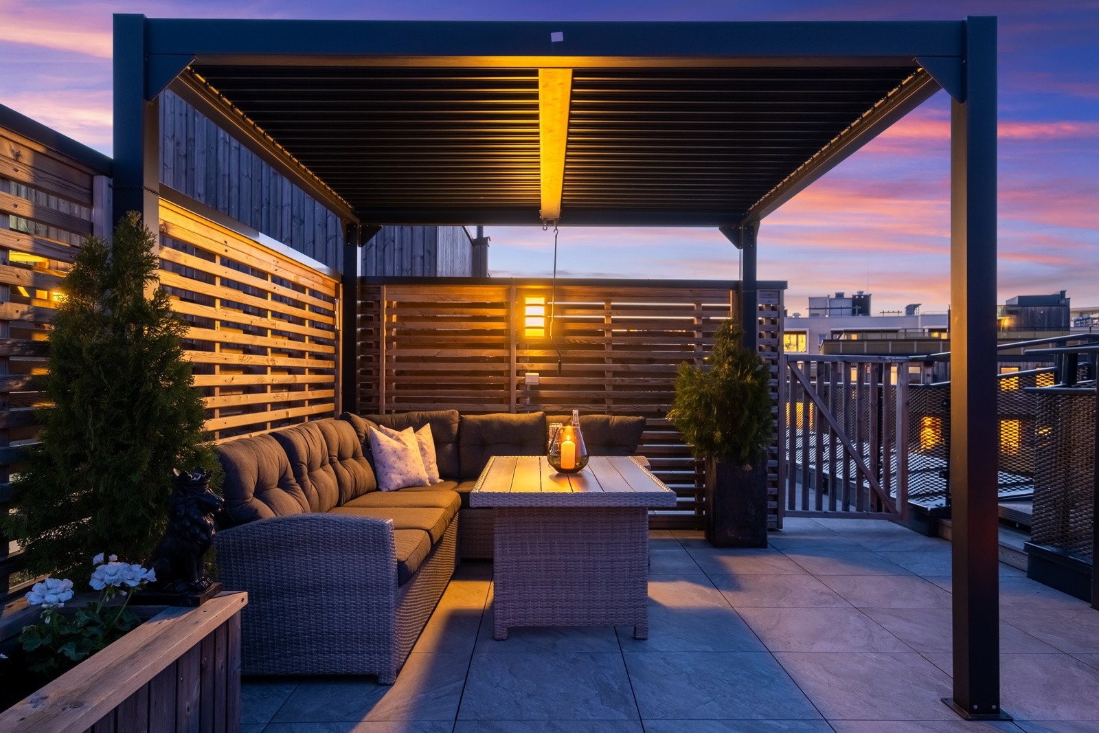 En lun uteplass. Galleribilde