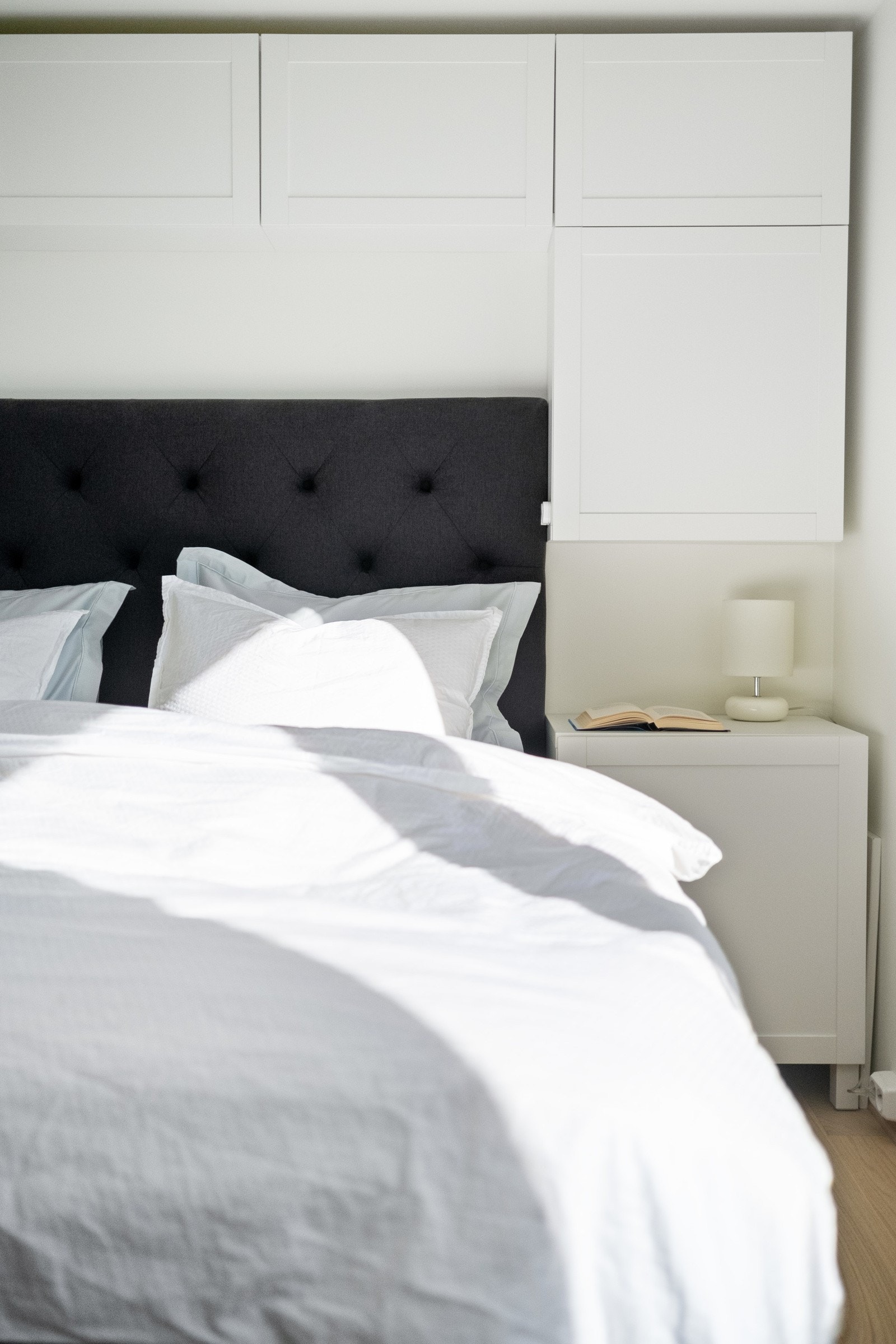 Alle soverommene er utstyrt som solskjerming fra utvendig elektriske screens og plissegardiner inne. Galleribilde