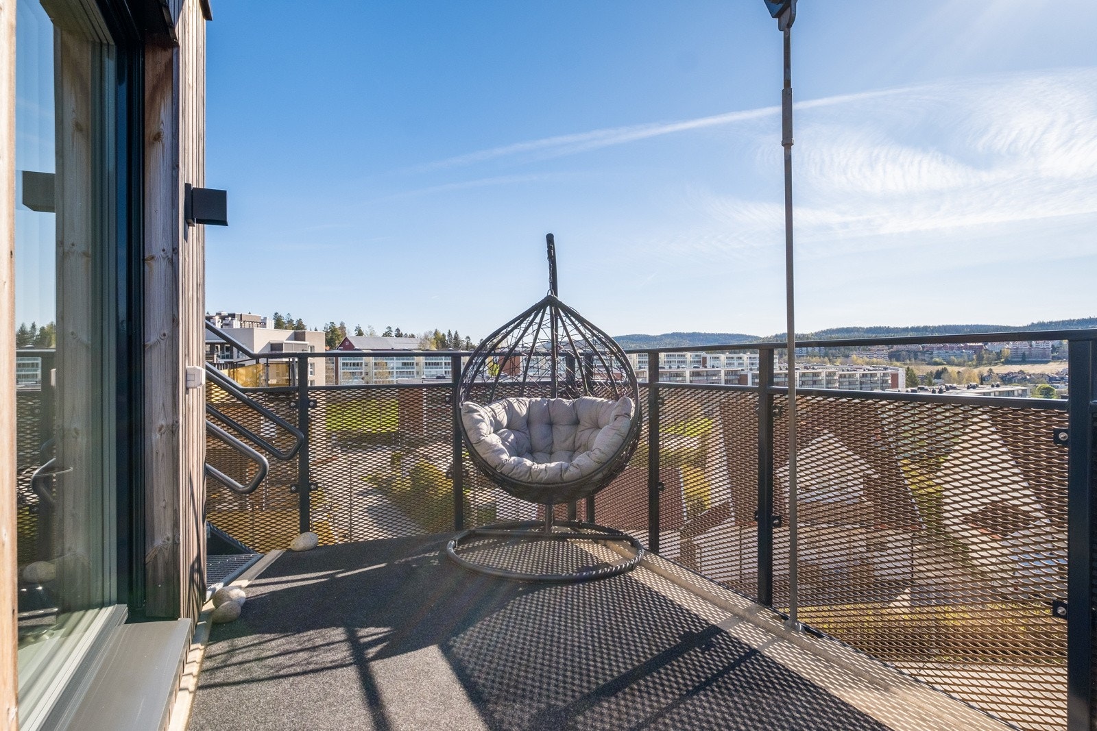 Adkomst til balkong fra stue. Galleribilde