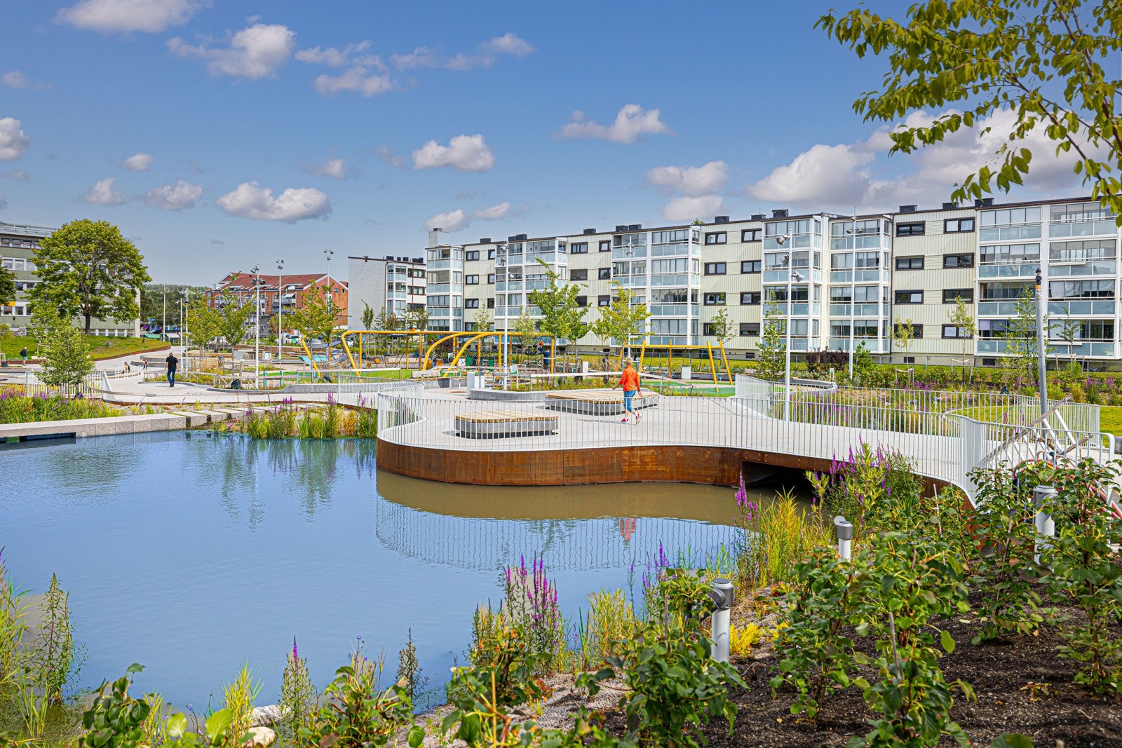 Skårerparken er nylig ferdigstilt og er en fin park i sentrum av Lørenskog. Galleribilde