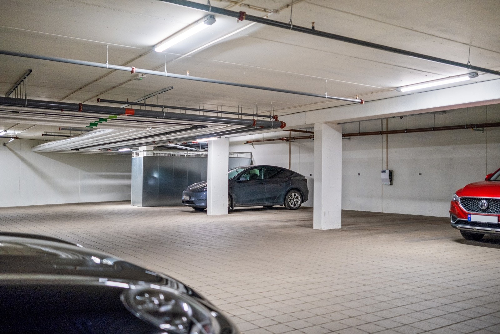 2 garasjeplasser følger! Det er montert lader. Galleribilde