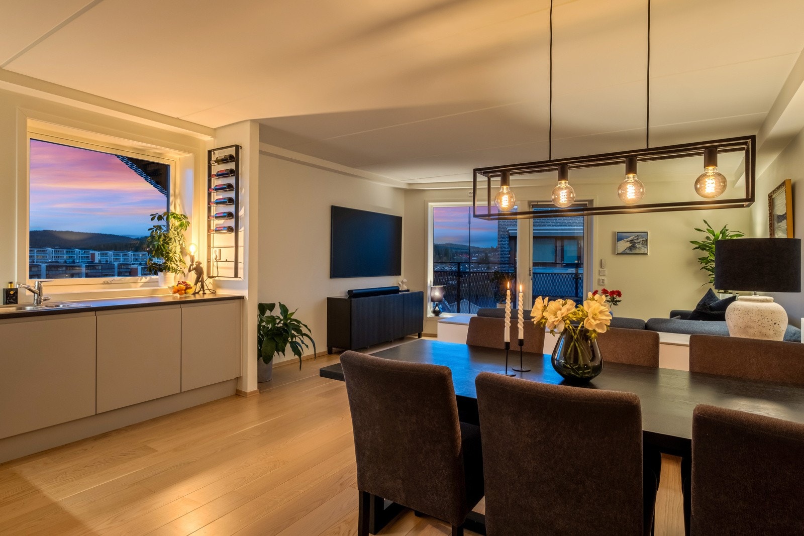 God størrelse på stue- og kjøkkenløsningen. Galleribilde