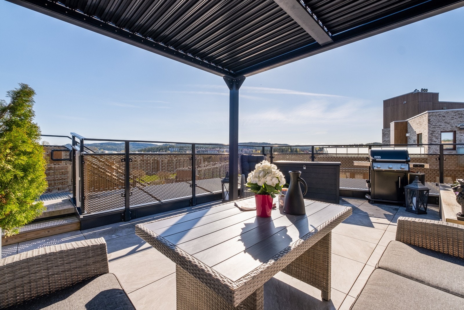 Flott utsikt over Finstad og mot Losbymarka. Galleribilde