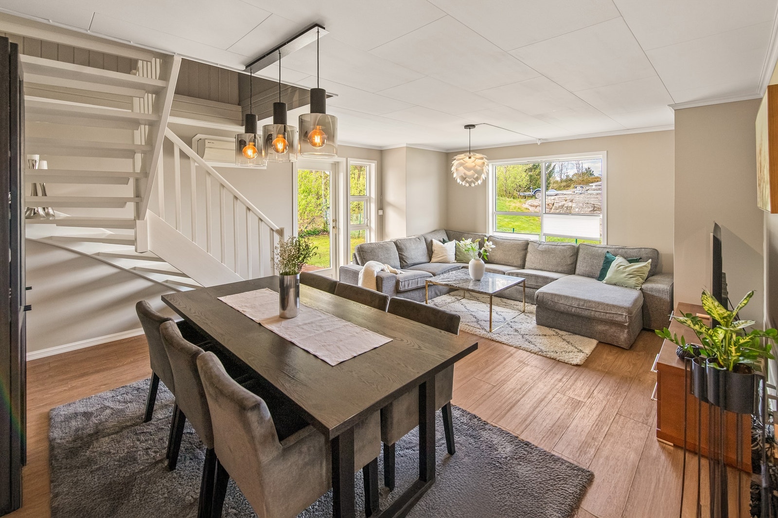 Nye gulv i stuen fra 2021 Galleribilde