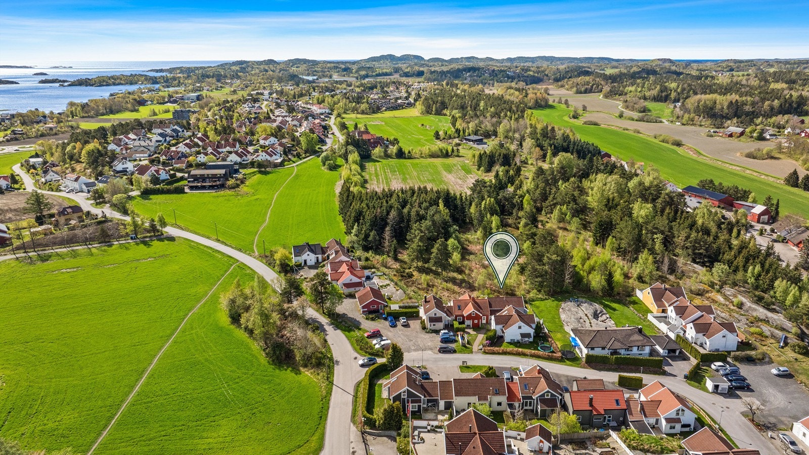 Kort vei til både sjøen og Marumskogen Galleribilde