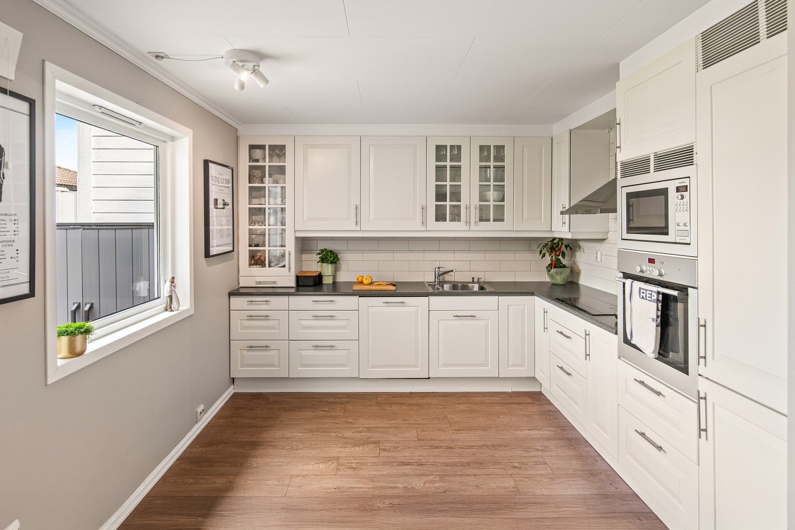 Her er det plass til eget kjøkkenbord om ønskelig Galleribilde