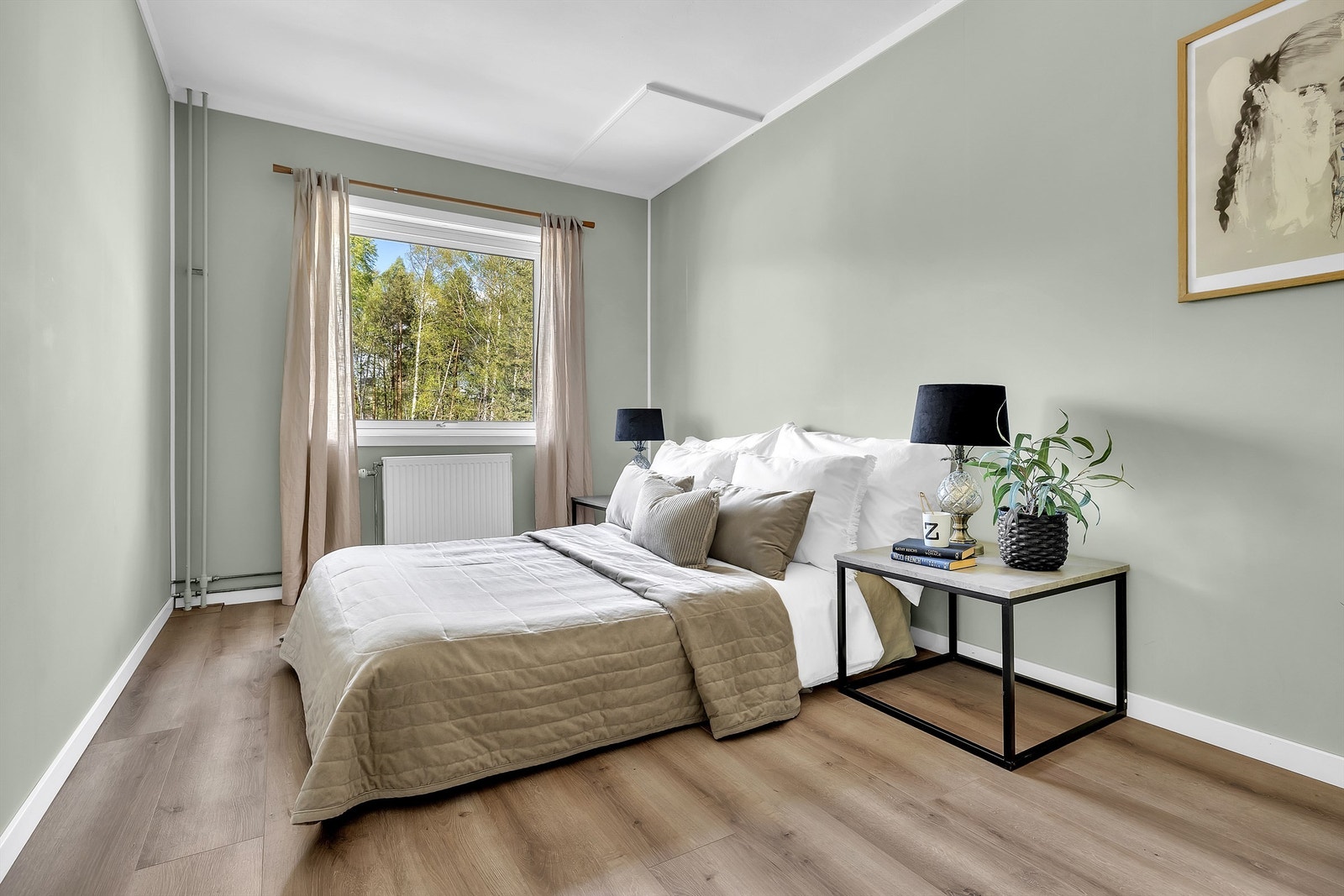 Her er det god plass til ulike garderobeløsninger. Galleribilde