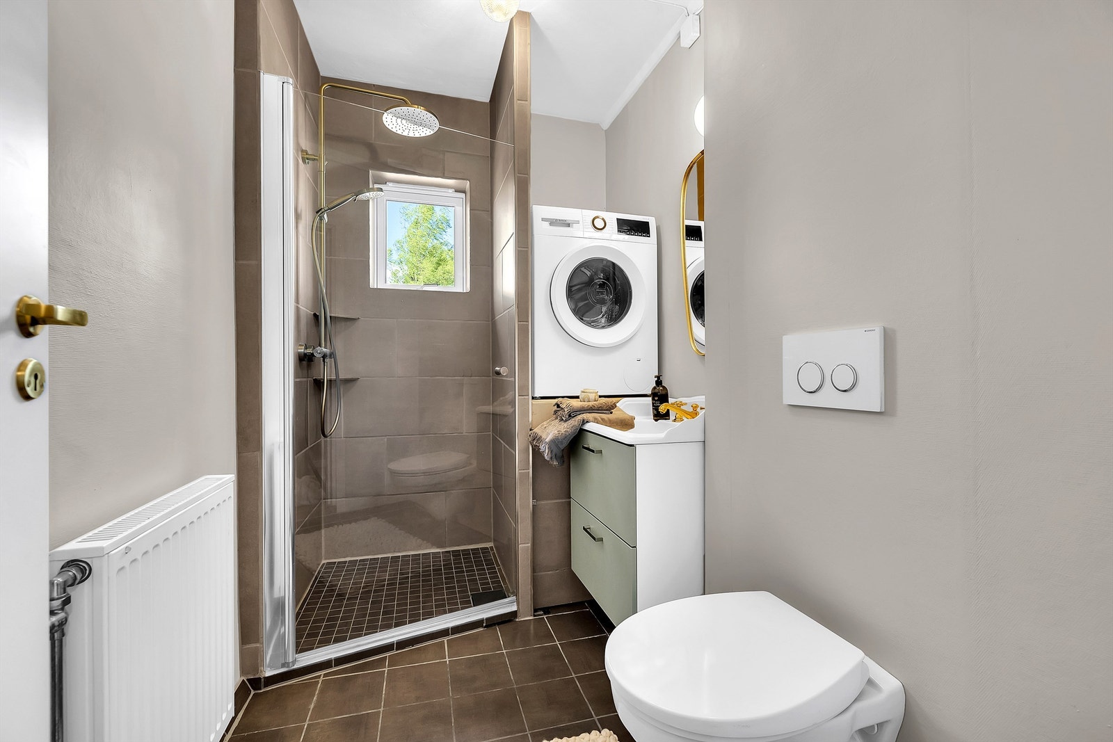 Baderom. Oppgradert i 2015 og 2023. Borettslaget skal i gang med rehabilitering av alle bad i løpet av høsten 2025. Galleribilde