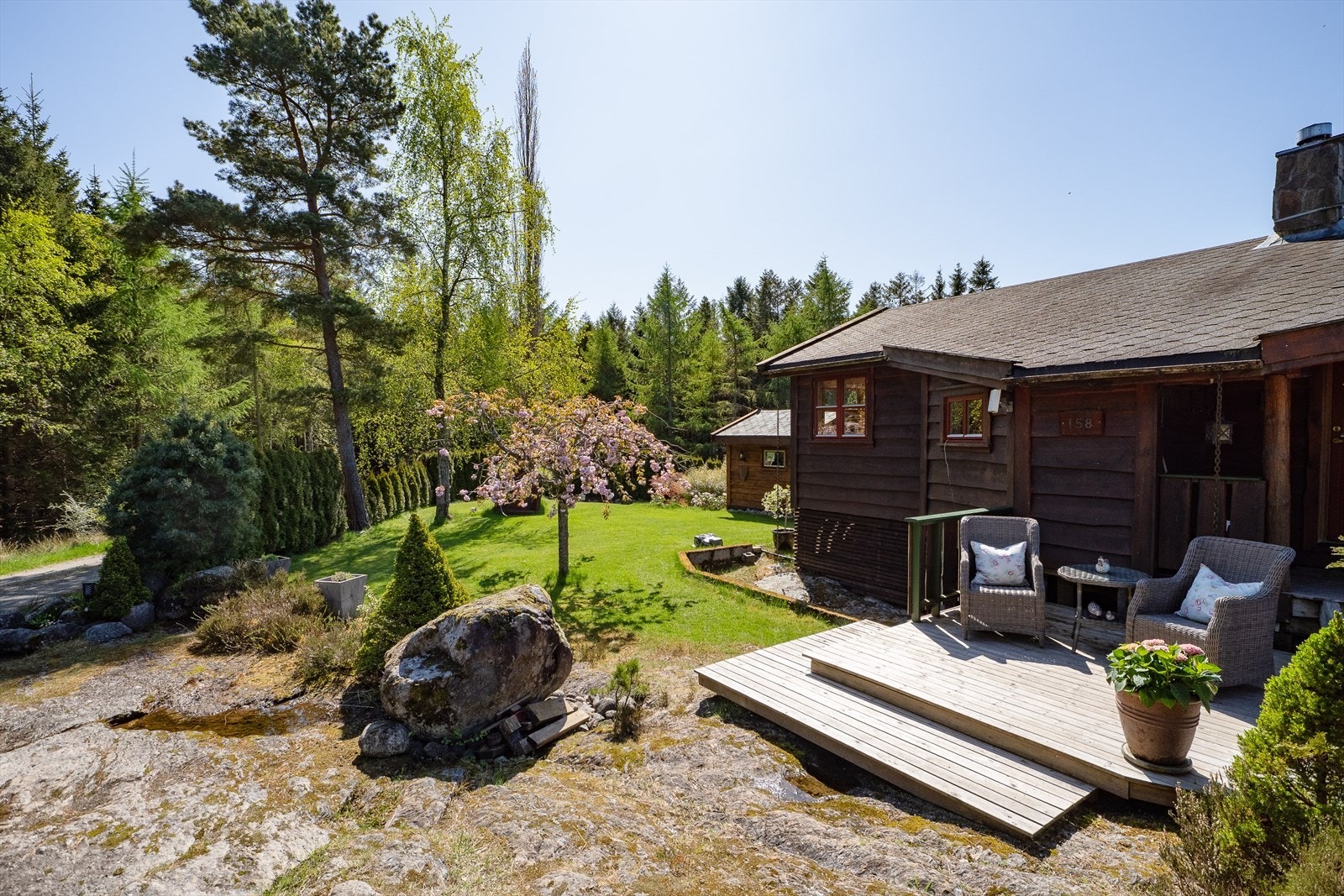 Og denne idyllisk beliggende eiendommen på Idse. Galleribilde