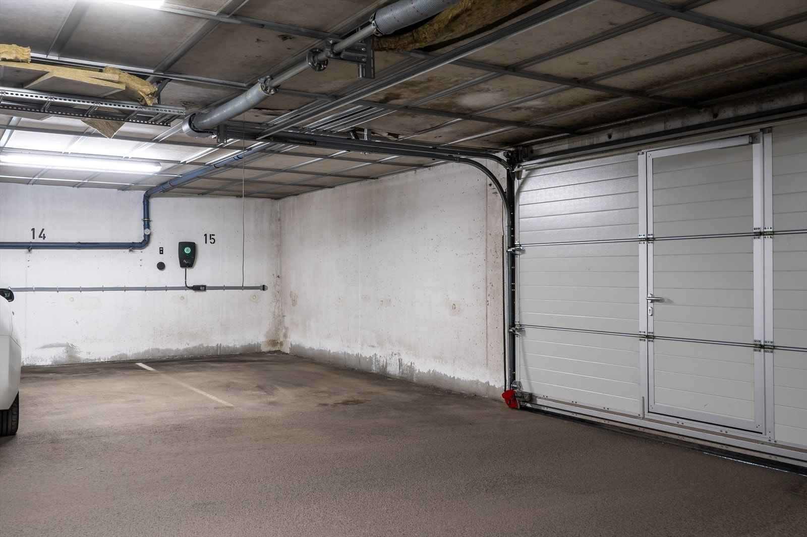 Med boligen følger garasjeplass med EL-lader montert. Galleribilde